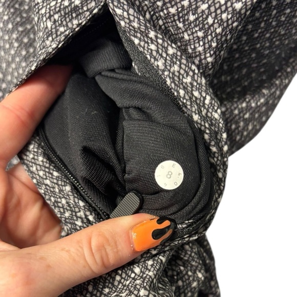 Lululemon Women’s Full Zip Hit It Jacket Frozen Fizz White Black Size 8 - Picture 6 of 13